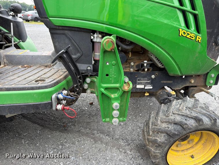 image for item YA4179 2022 John Deere 1025R MFWD tractor