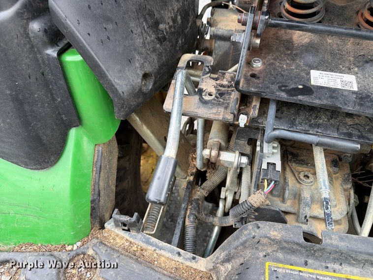 image for item YA4179 2022 John Deere 1025R MFWD tractor
