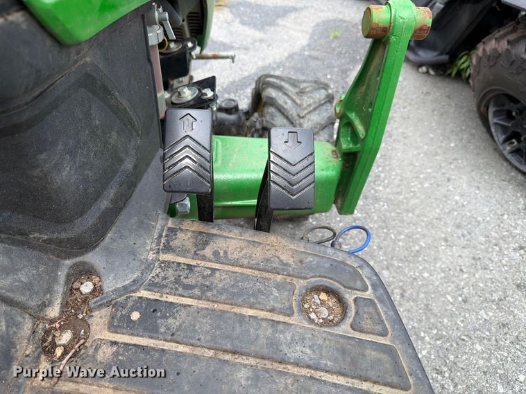 image for item YA4179 2022 John Deere 1025R MFWD tractor