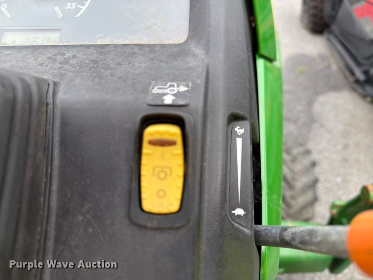 image for item YA4179 2022 John Deere 1025R MFWD tractor