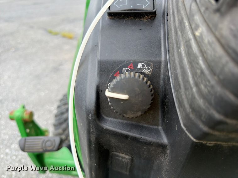 image for item YA4179 2022 John Deere 1025R MFWD tractor