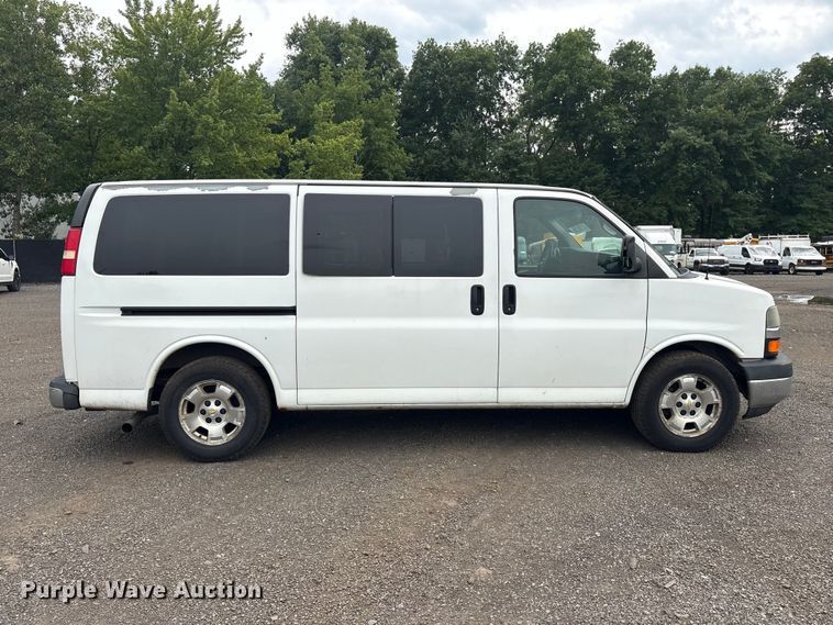 image for item YA4218 2012 Chevrolet Express 1500 van