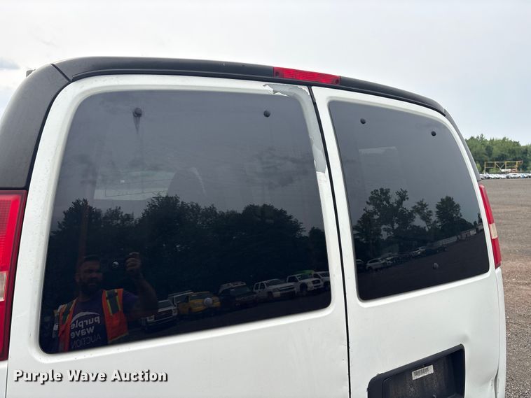 image for item YA4218 2012 Chevrolet Express 1500 van