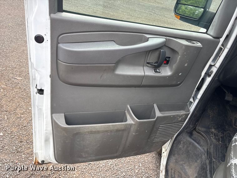 image for item YA4218 2012 Chevrolet Express 1500 van