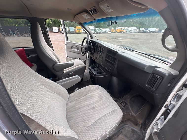 image for item YA4218 2012 Chevrolet Express 1500 van