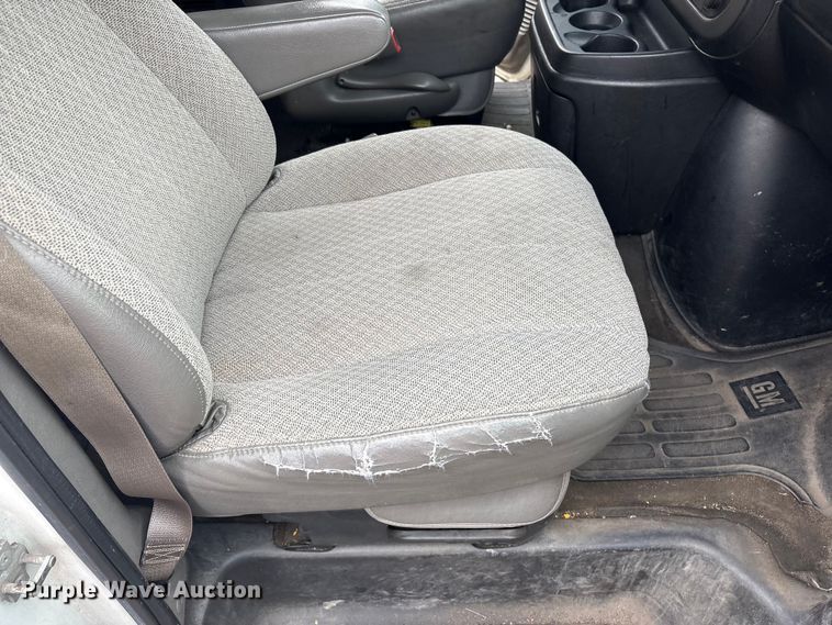 image for item YA4218 2012 Chevrolet Express 1500 van