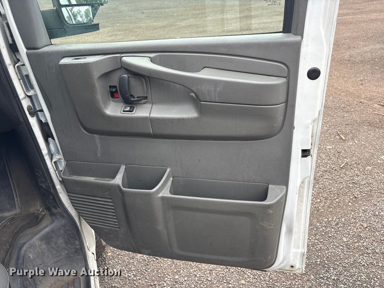 image for item YA4218 2012 Chevrolet Express 1500 van