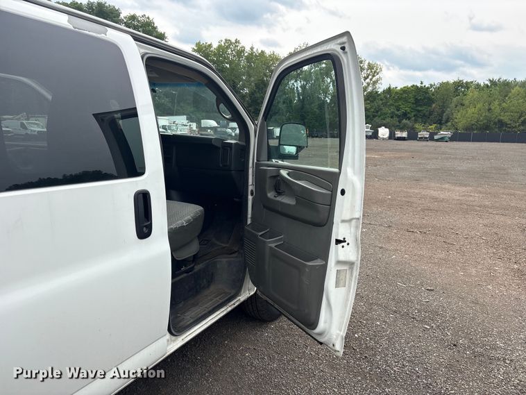 image for item YA4218 2012 Chevrolet Express 1500 van