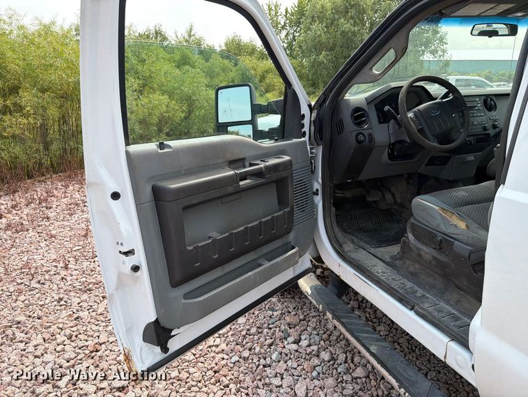 image for item YA4283 2013 Ford F350 Super Duty Ext. Cab pickup truck