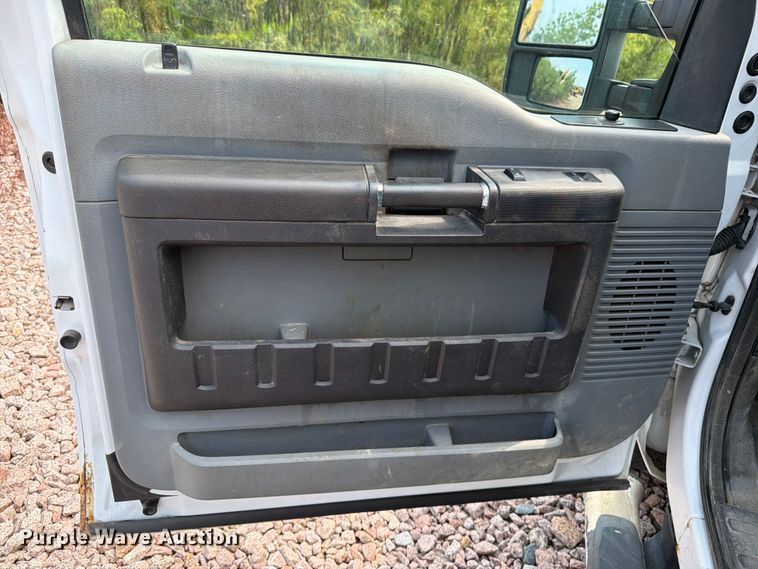 image for item YA4283 2013 Ford F350 Super Duty Ext. Cab pickup truck