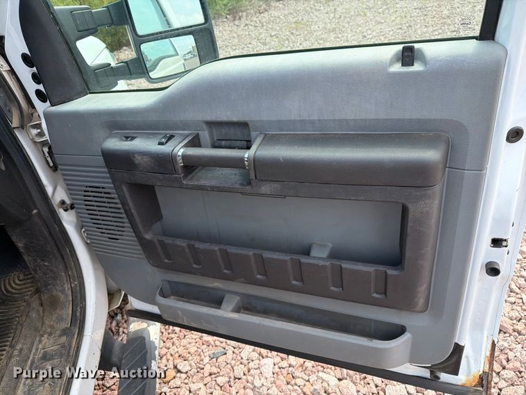 image for item YA4283 2013 Ford F350 Super Duty Ext. Cab pickup truck