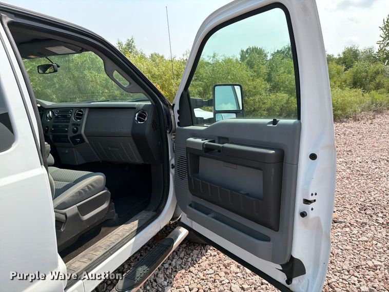 image for item YA4284 2015 Ford F350 Super Duty Ext. Cab pickup truck