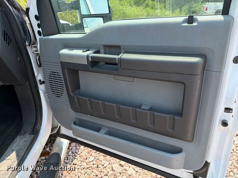 image for item YA4284 2015 Ford F350 Super Duty Ext. Cab pickup truck