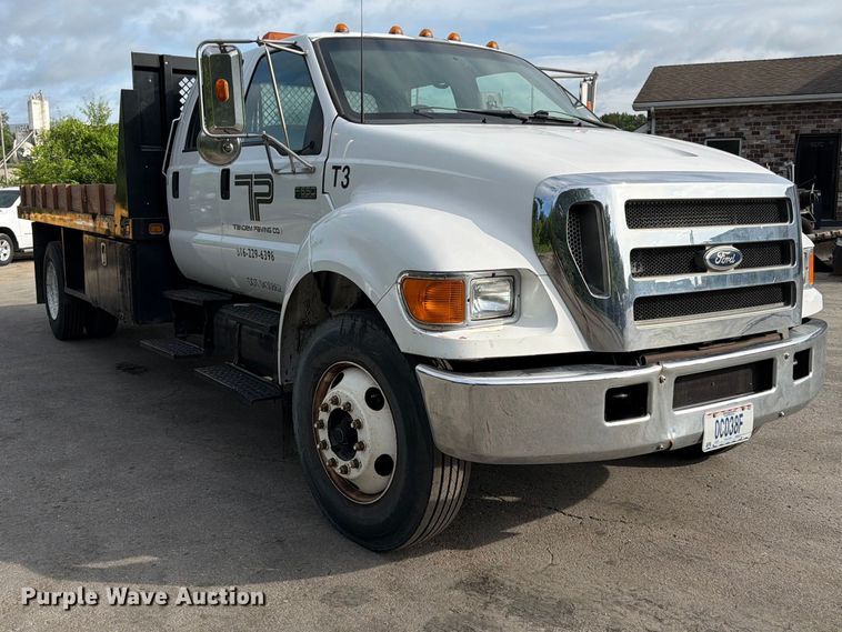 image for item DQ7838 2006 Ford F650 Super Duty Crew Cab flatbed truck