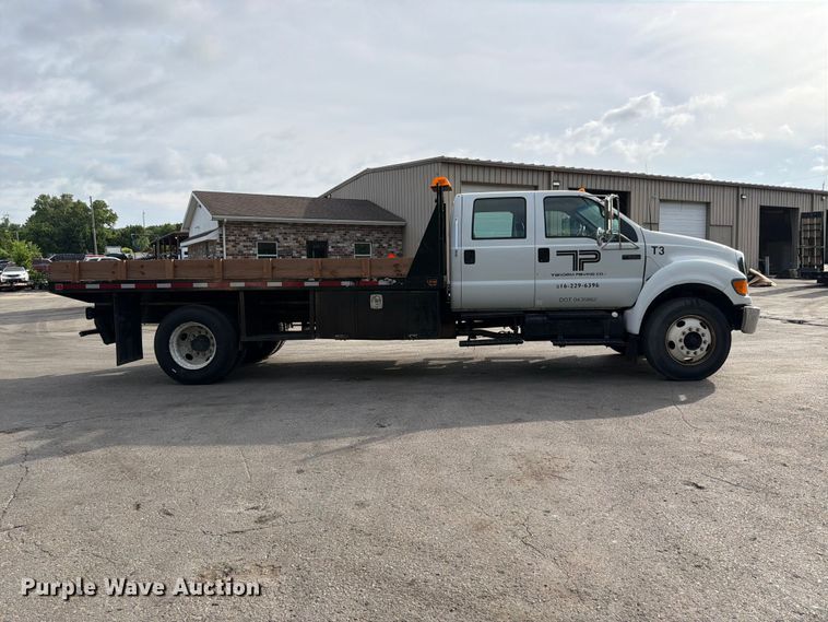 image for item DQ7838 2006 Ford F650 Super Duty Crew Cab flatbed truck