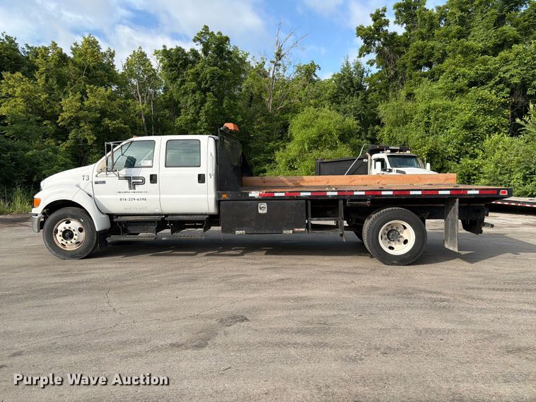 image for item DQ7838 2006 Ford F650 Super Duty Crew Cab flatbed truck