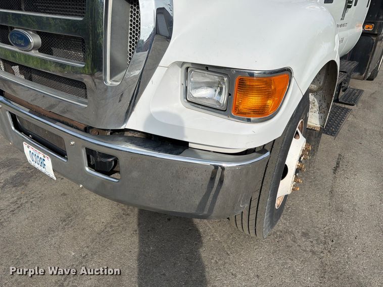 image for item DQ7838 2006 Ford F650 Super Duty Crew Cab flatbed truck