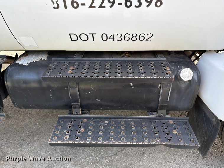 image for item DQ7838 2006 Ford F650 Super Duty Crew Cab flatbed truck