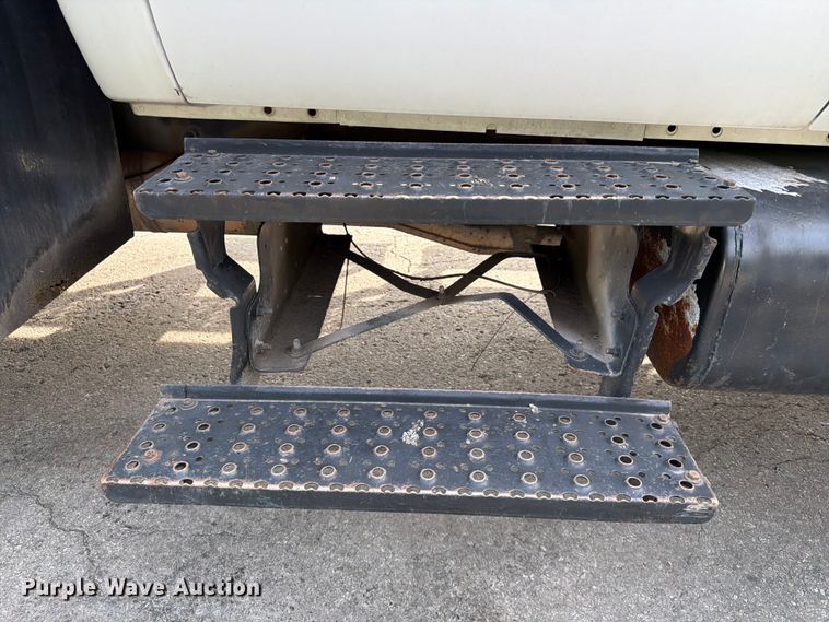 image for item DQ7838 2006 Ford F650 Super Duty Crew Cab flatbed truck