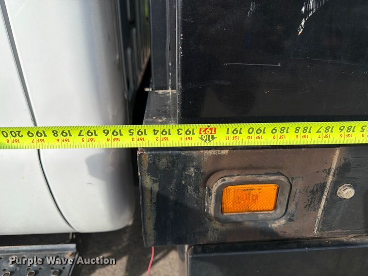 image for item DQ7838 2006 Ford F650 Super Duty Crew Cab flatbed truck