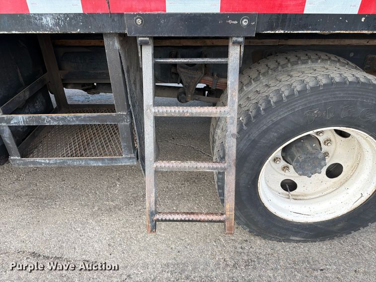 image for item DQ7838 2006 Ford F650 Super Duty Crew Cab flatbed truck