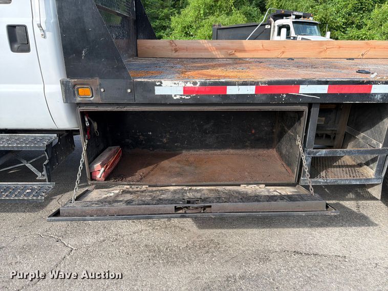image for item DQ7838 2006 Ford F650 Super Duty Crew Cab flatbed truck