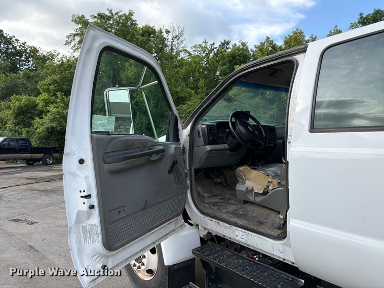 image for item DQ7838 2006 Ford F650 Super Duty Crew Cab flatbed truck