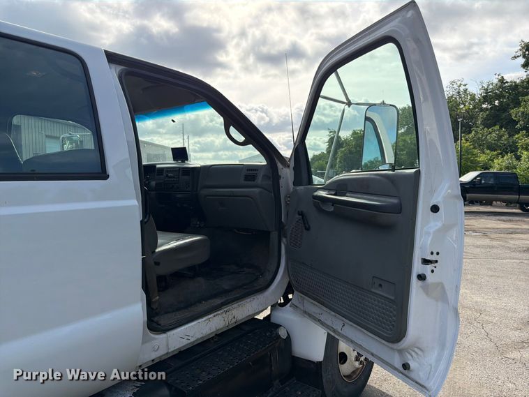 image for item DQ7838 2006 Ford F650 Super Duty Crew Cab flatbed truck