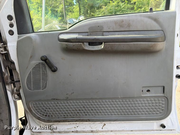image for item DQ7838 2006 Ford F650 Super Duty Crew Cab flatbed truck