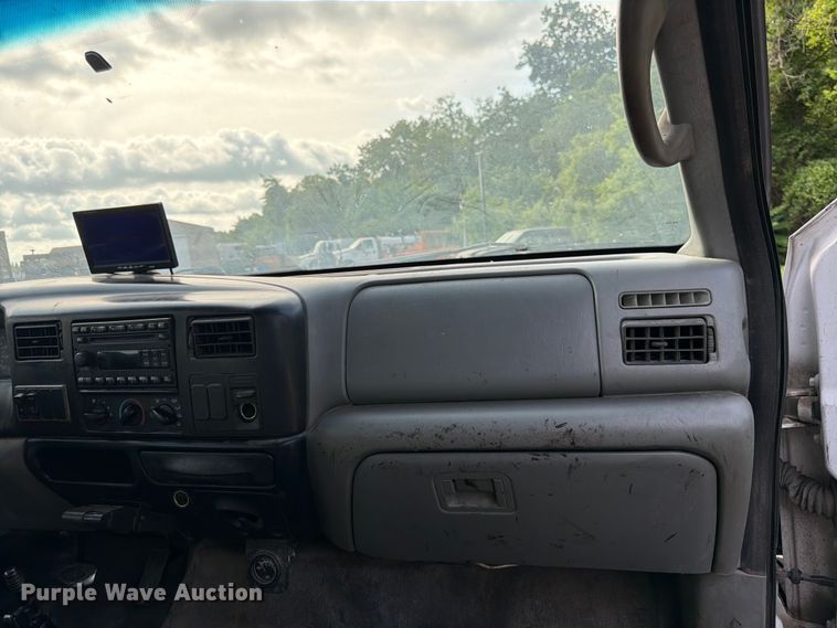image for item DQ7838 2006 Ford F650 Super Duty Crew Cab flatbed truck