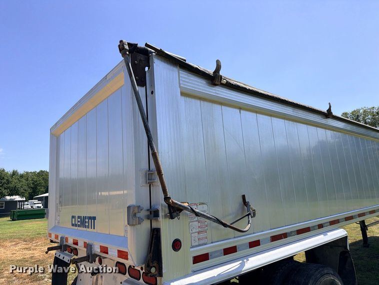 image for item DU1521 2016 Clement ADW3947 end dump trailer