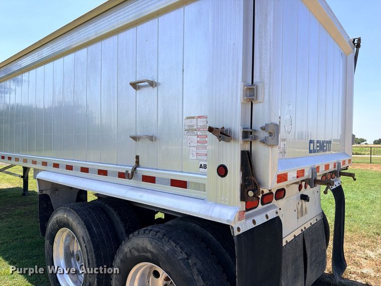 image for item DU1521 2016 Clement ADW3947 end dump trailer