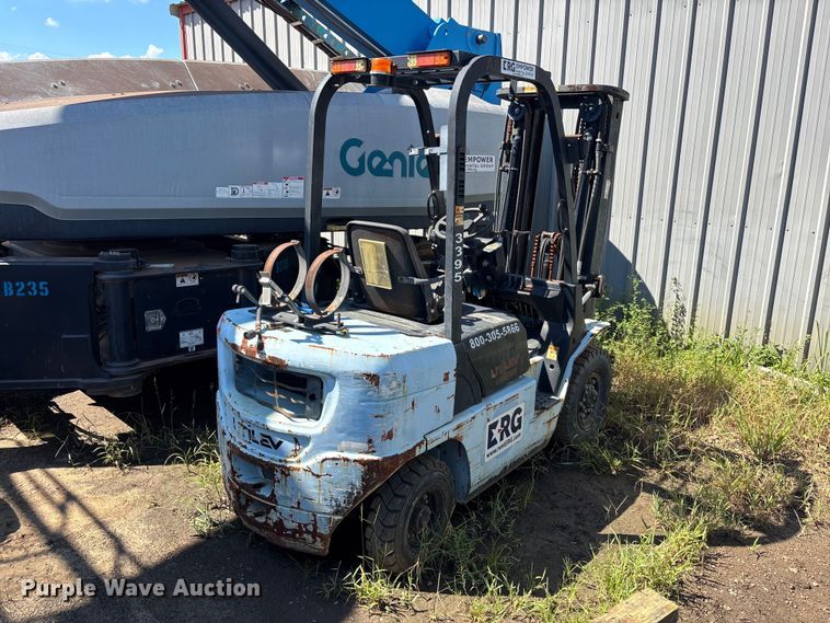 image for item DV7262 2015 Utilev UT25P forklift