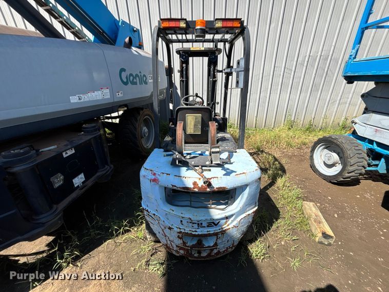 image for item DV7262 2015 Utilev UT25P forklift