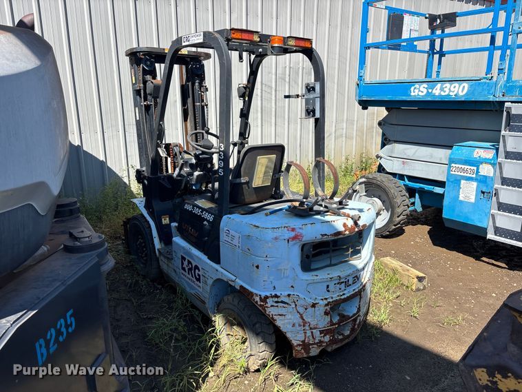 image for item DV7262 2015 Utilev UT25P forklift