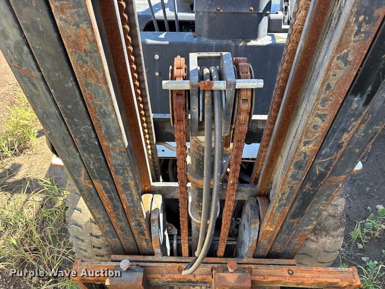 image for item DV7262 2015 Utilev UT25P forklift
