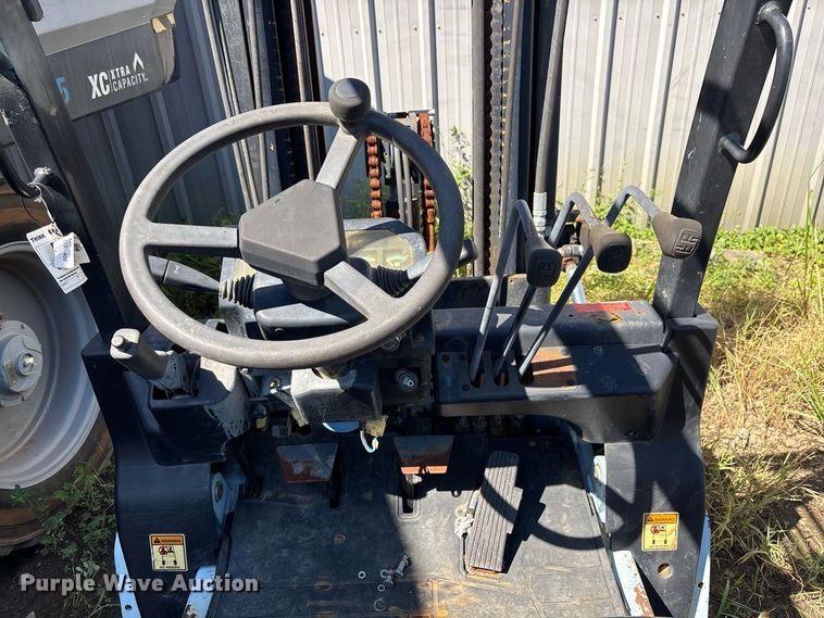 image for item DV7262 2015 Utilev UT25P forklift