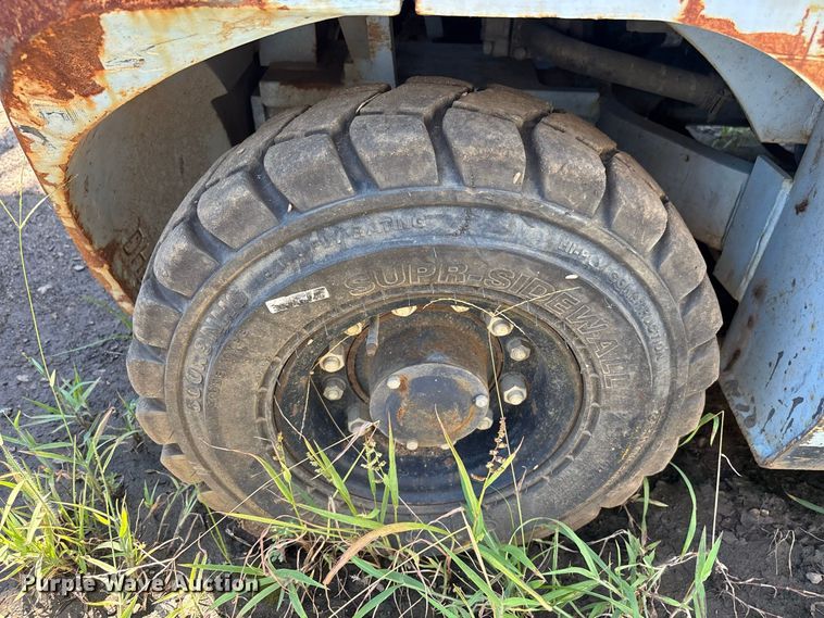 image for item DV7262 2015 Utilev UT25P forklift
