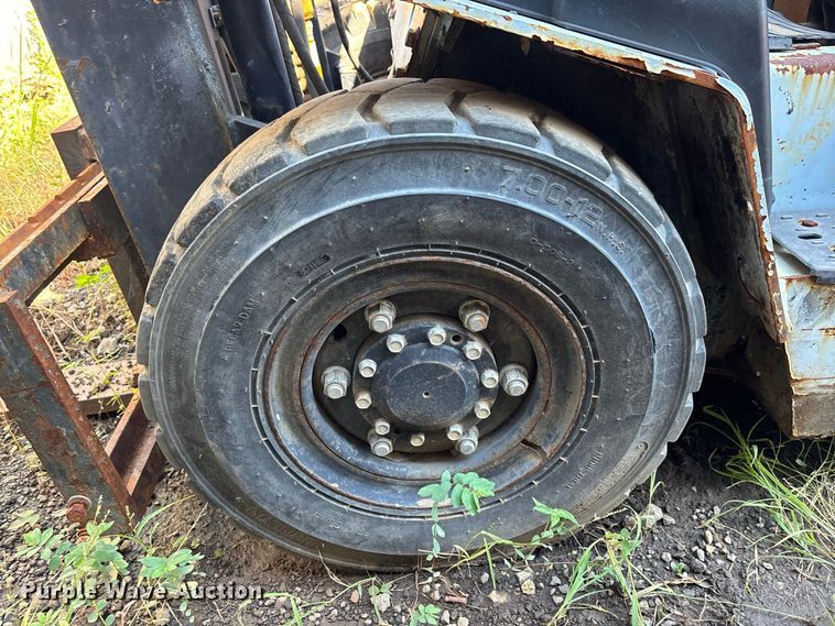 image for item DV7262 2015 Utilev UT25P forklift