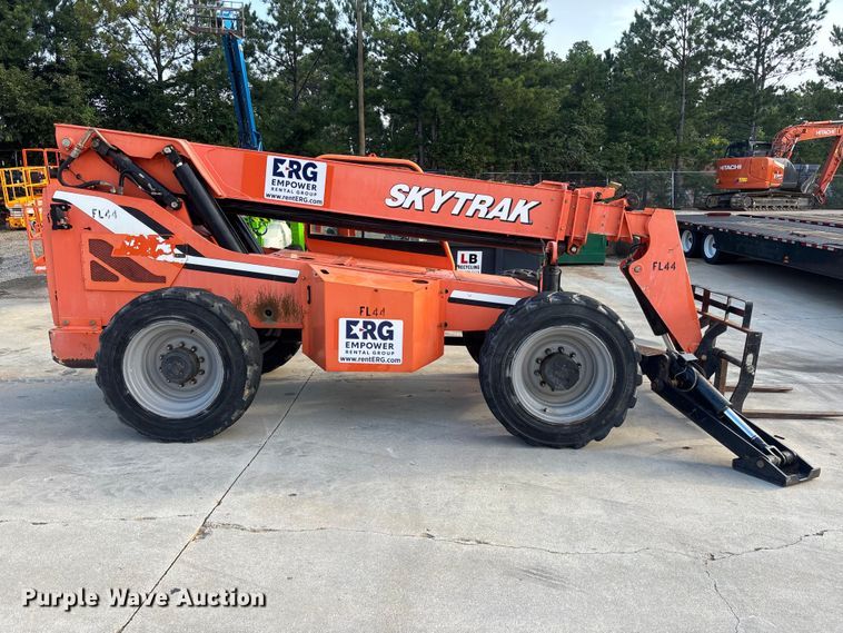 image for item DV7284 2014 SkyTrak 10054 telehandler