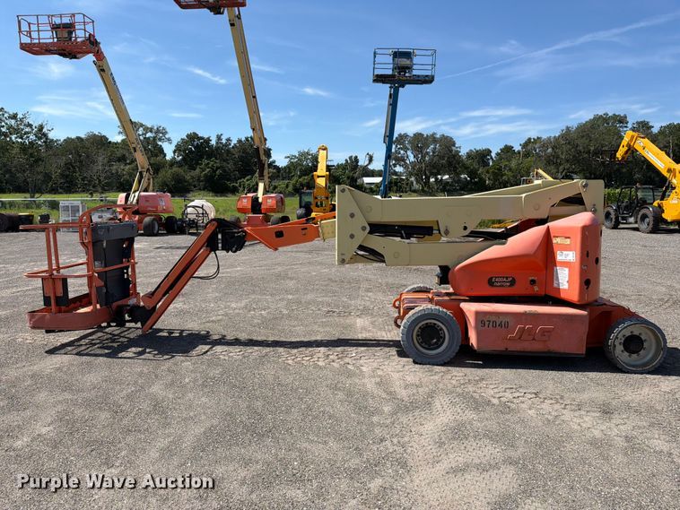 image for item DV7296 2013 JLG E400AJPN boom lift
