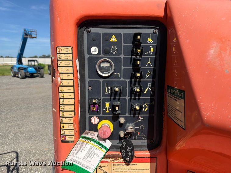 image for item DV7296 2013 JLG E400AJPN boom lift