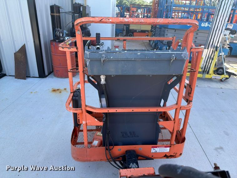 image for item DV7296 2013 JLG E400AJPN boom lift