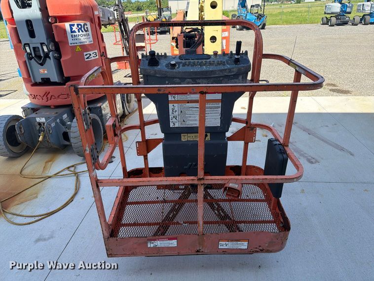 image for item DV7296 2013 JLG E400AJPN boom lift
