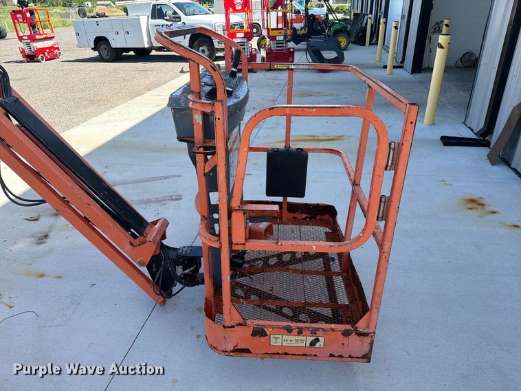 image for item DV7296 2013 JLG E400AJPN boom lift