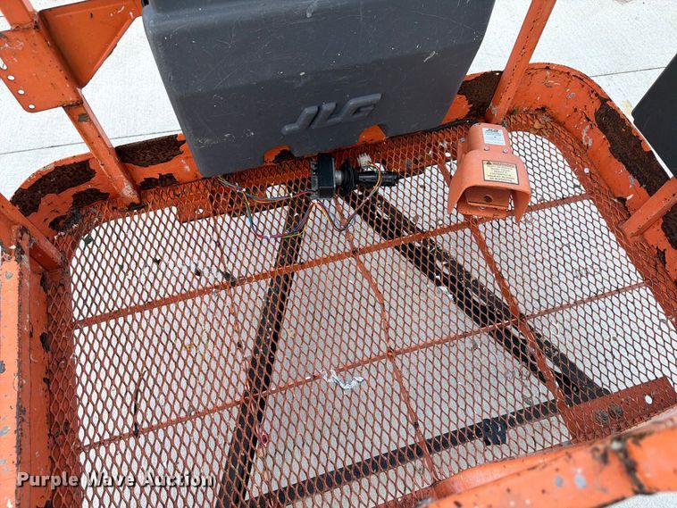 image for item DV7296 2013 JLG E400AJPN boom lift