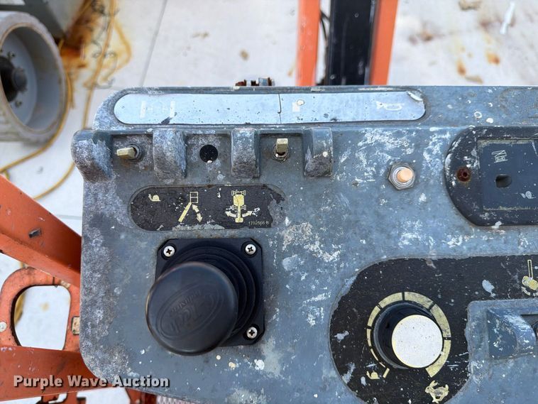 image for item DV7296 2013 JLG E400AJPN boom lift