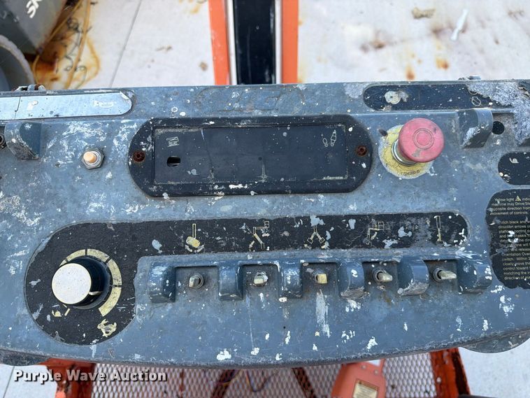 image for item DV7296 2013 JLG E400AJPN boom lift