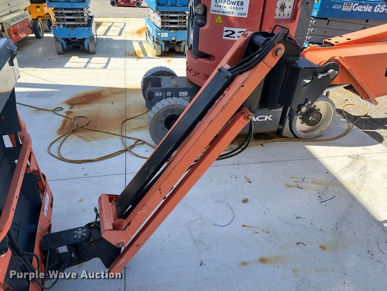 image for item DV7296 2013 JLG E400AJPN boom lift