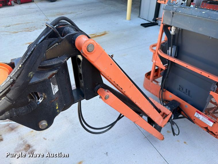 image for item DV7296 2013 JLG E400AJPN boom lift
